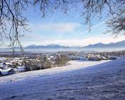 Blick auf Rimsting von der Ludwigshöhe aus im Winter mit Schnee